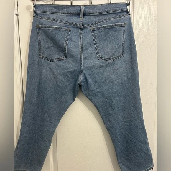 Old Navy Women’s Light Blue Relaxed Jeans 14 Petit Boyfriend Midrise - Picture 3 of 3